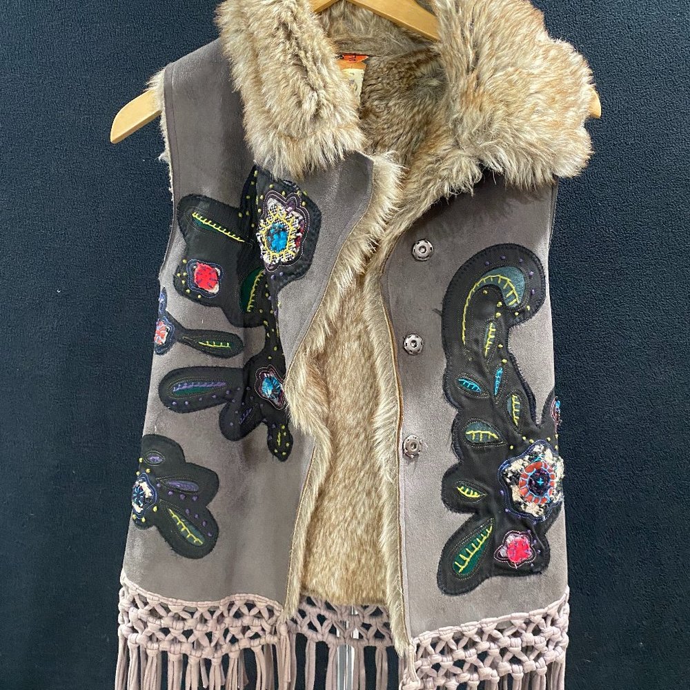 DESIGUAL GRAY FAUX SUEDE/FAUX FUR EMBROIDERED/APPLIQUE/CROCHET BOHO VEST